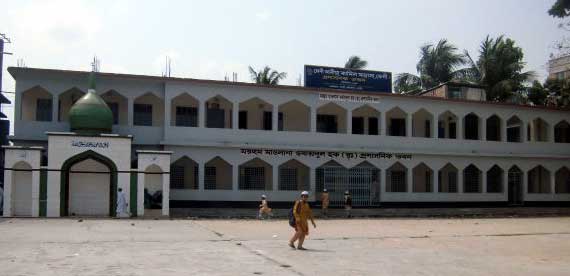 প্রশাসনিক ভবন, ফেনী আলিয়া মাদরাসা।